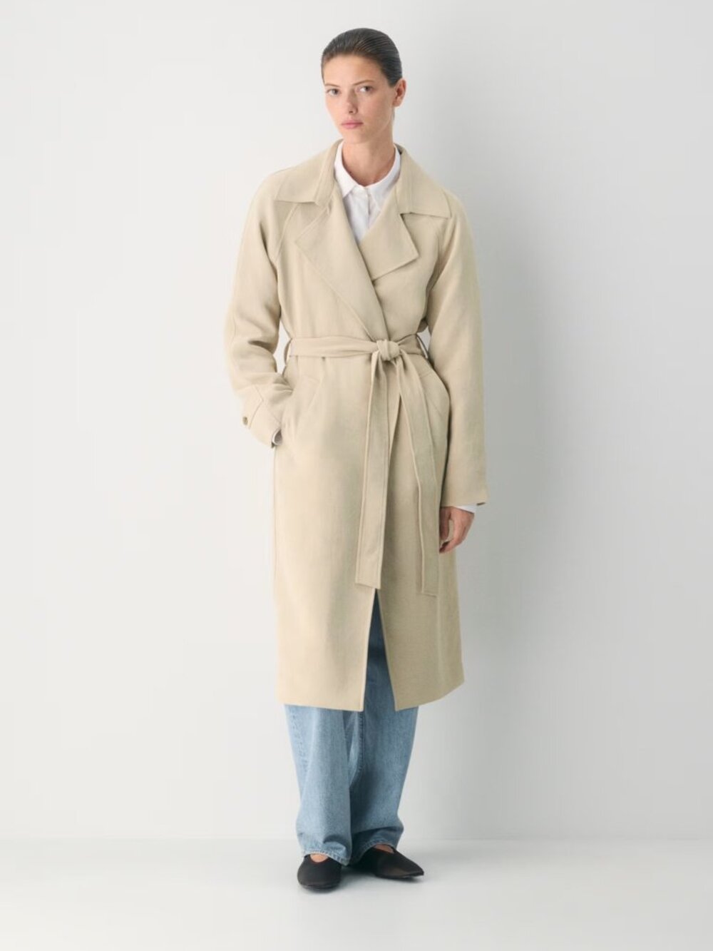 Aritzia Trench Coat Beige/Nude Size Small Never Been Worn